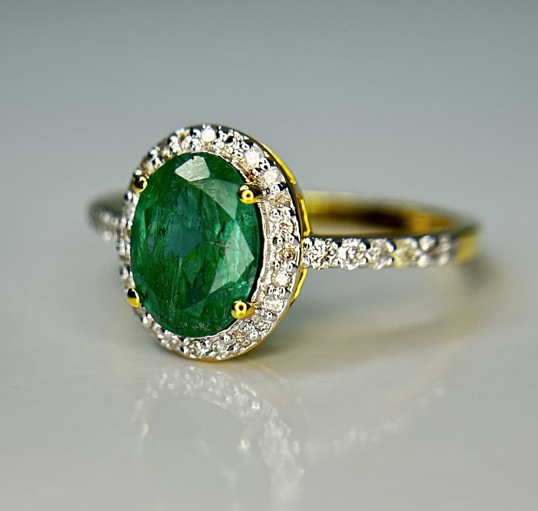 Beautiful Natural Emerald 1.40 CT With Natural Diamonds & 18k Gold - 4