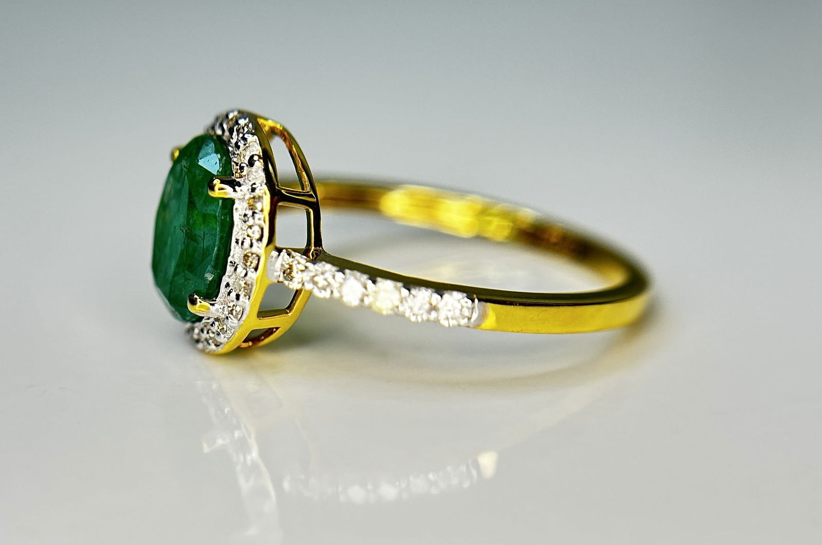 Beautiful Natural Emerald 1.40 CT With Natural Diamonds & 18k Gold - 5