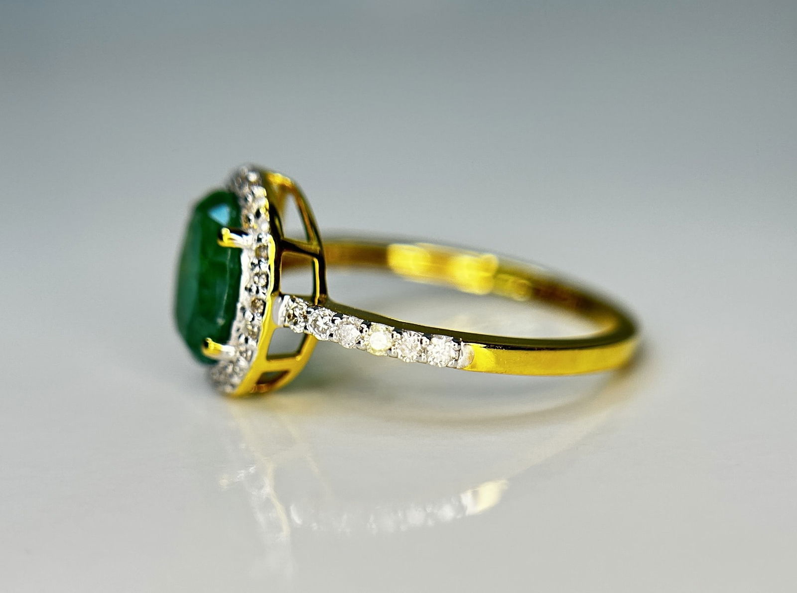 Beautiful Natural Emerald 1.40 CT With Natural Diamonds & 18k Gold - 6