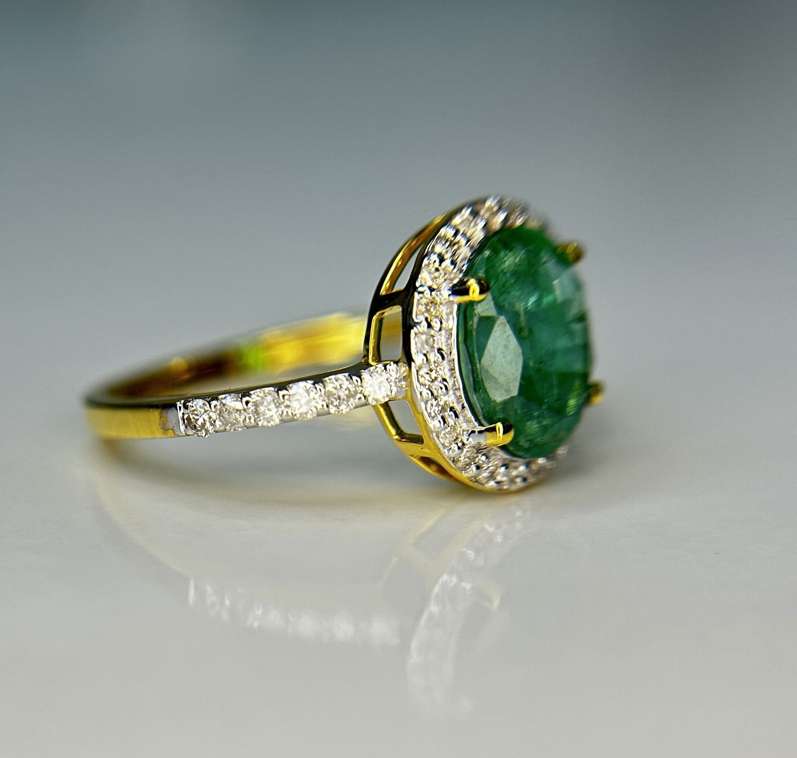 Beautiful Natural Emerald 1.40 CT With Natural Diamonds & 18k Gold - 7