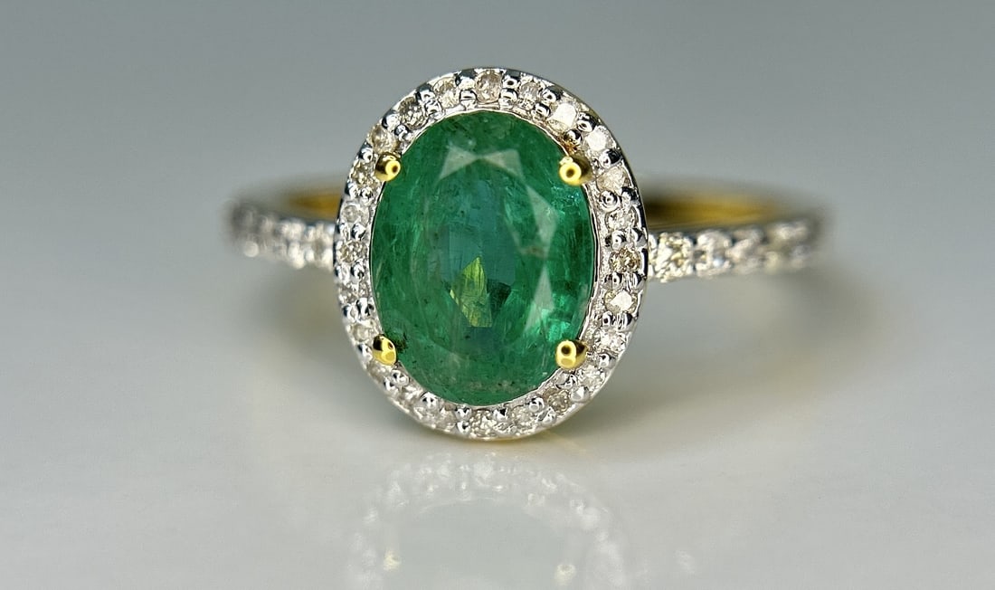 Beautiful Natural Emerald 1.40 CT With Natural Diamonds & 18k Gold - 8