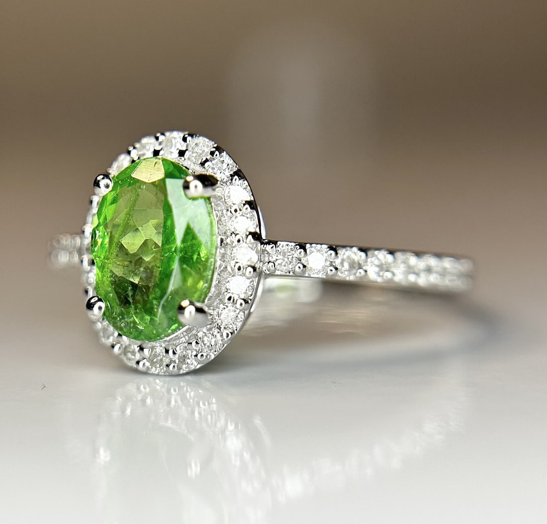 Beautiful 1.22 CT Natural Tsavorite Garnet With Natural Diamonds & 18k Gold - 2