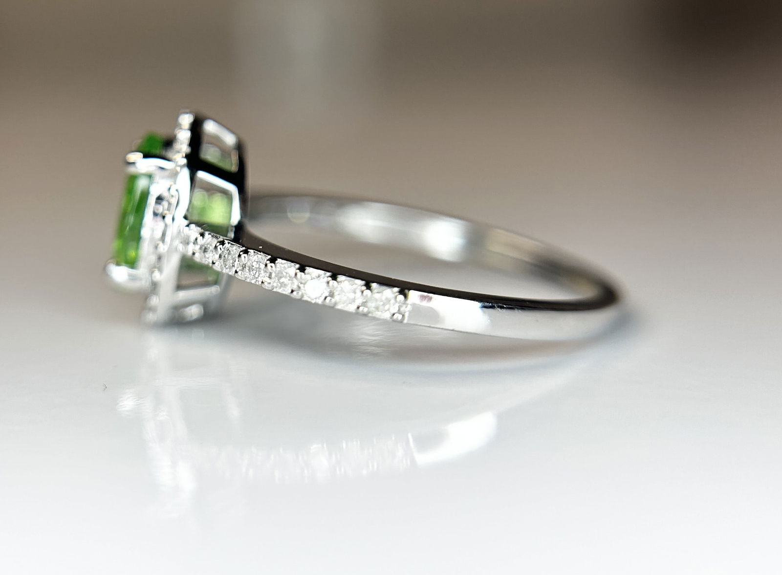 Beautiful 1.22 CT Natural Tsavorite Garnet With Natural Diamonds & 18k Gold - 3