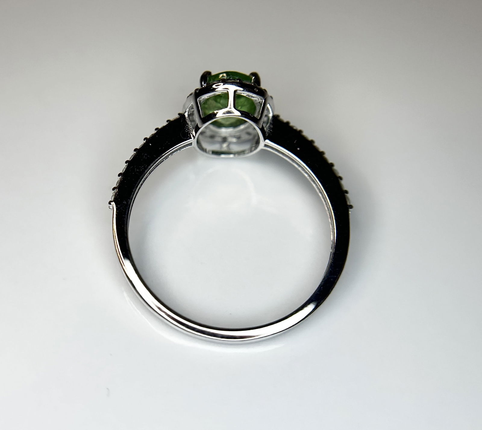 Beautiful 1.22 CT Natural Tsavorite Garnet With Natural Diamonds & 18k Gold - 4