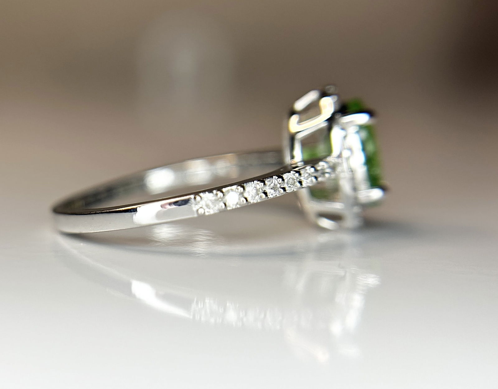 Beautiful 1.22 CT Natural Tsavorite Garnet With Natural Diamonds & 18k Gold - 5