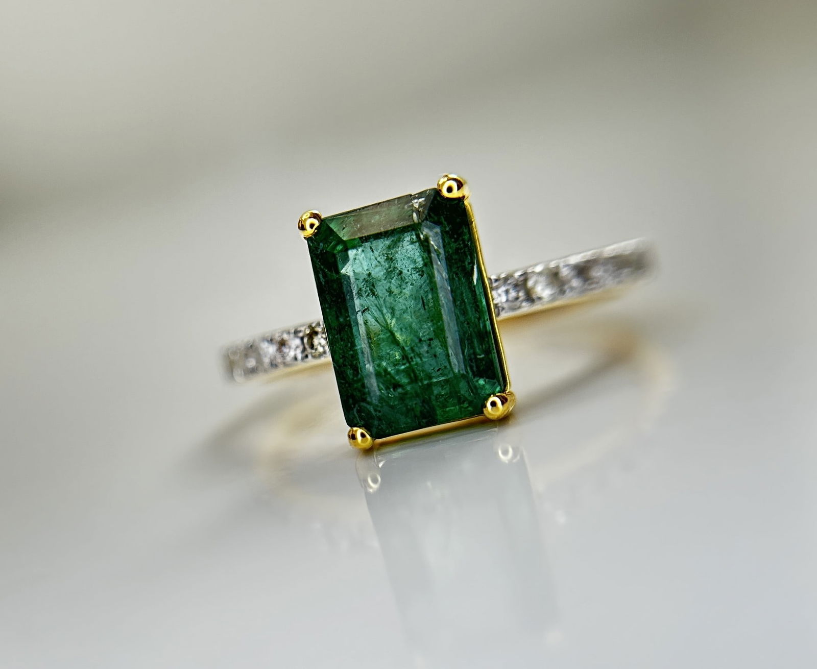 Beautiful Natural Emerald 2.41 CT With Natural Diamonds & 18k Gold - 2