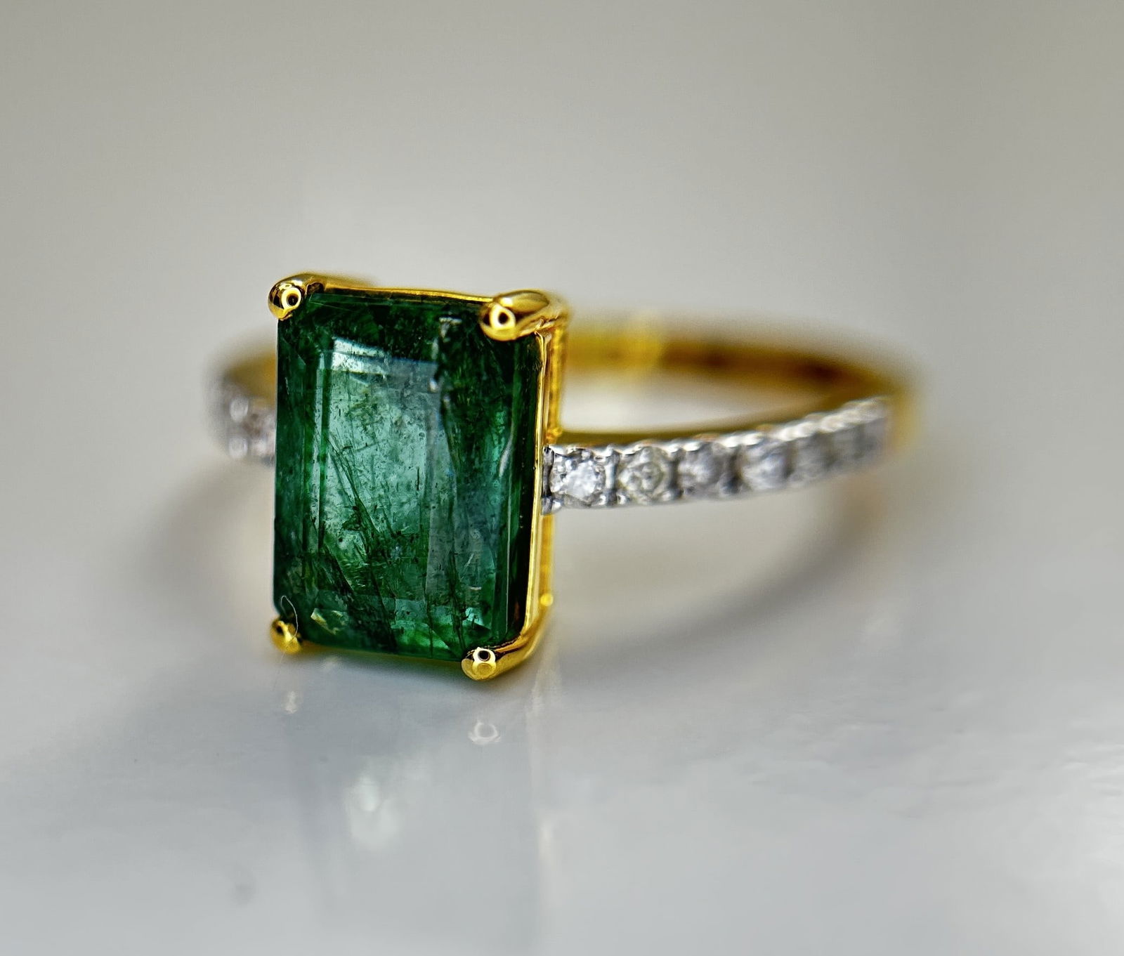 Beautiful Natural Emerald 2.41 CT With Natural Diamonds & 18k Gold - 3