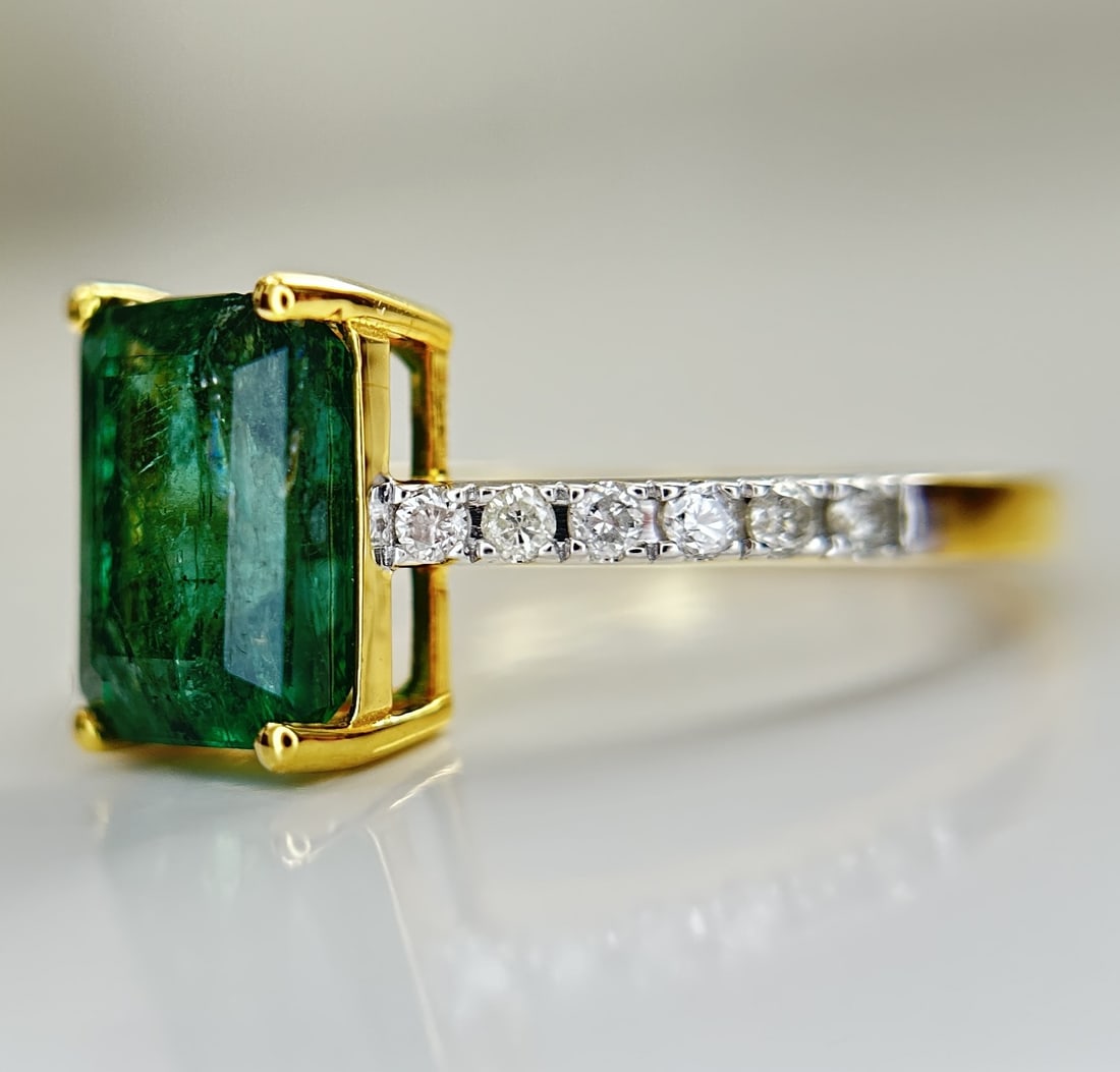 Beautiful Natural Emerald 2.41 CT With Natural Diamonds & 18k Gold - 5