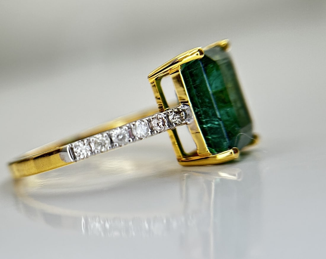 Beautiful Natural Emerald 2.41 CT With Natural Diamonds & 18k Gold - 7