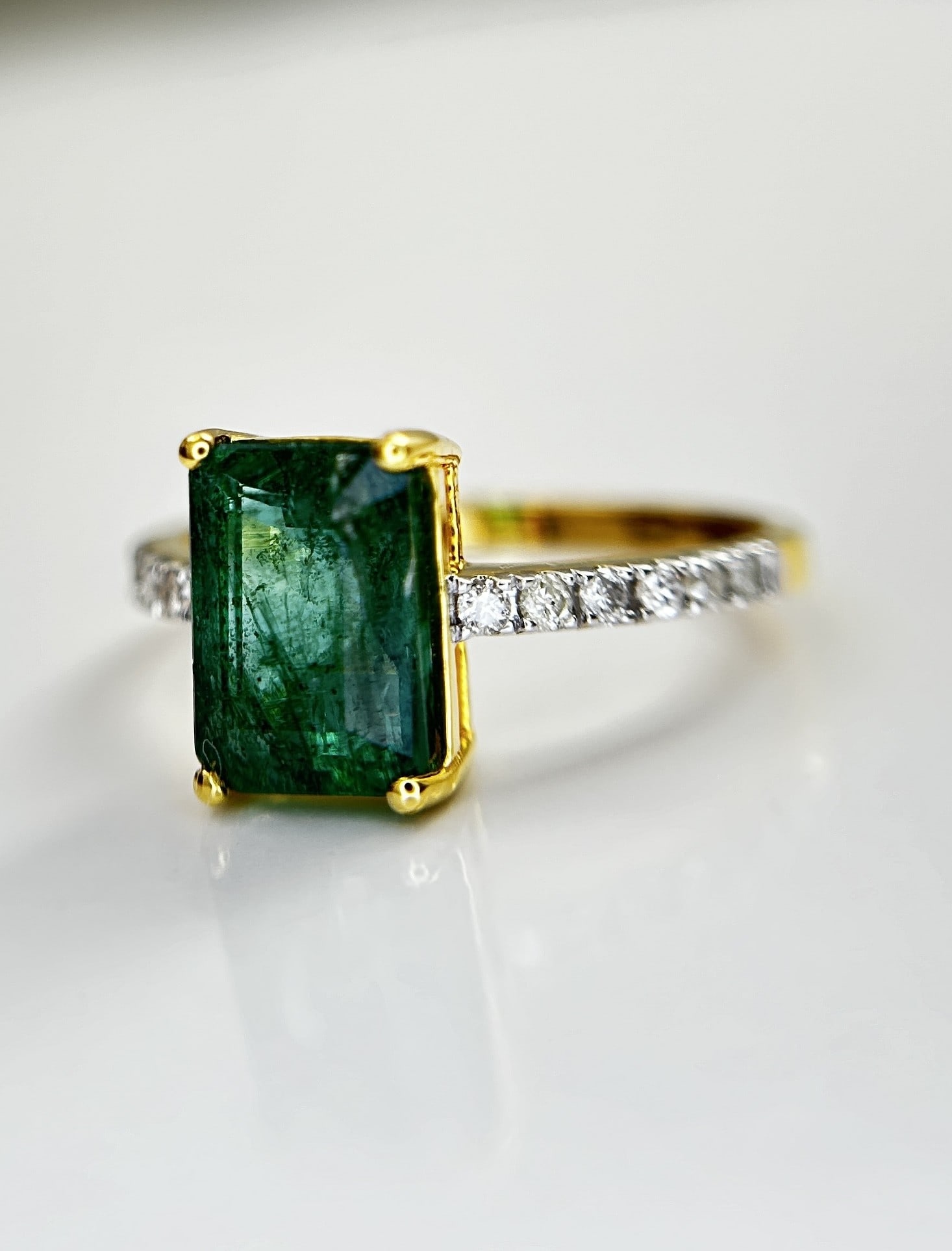 Beautiful Natural Emerald 2.41 CT With Natural Diamonds & 18k Gold - 8