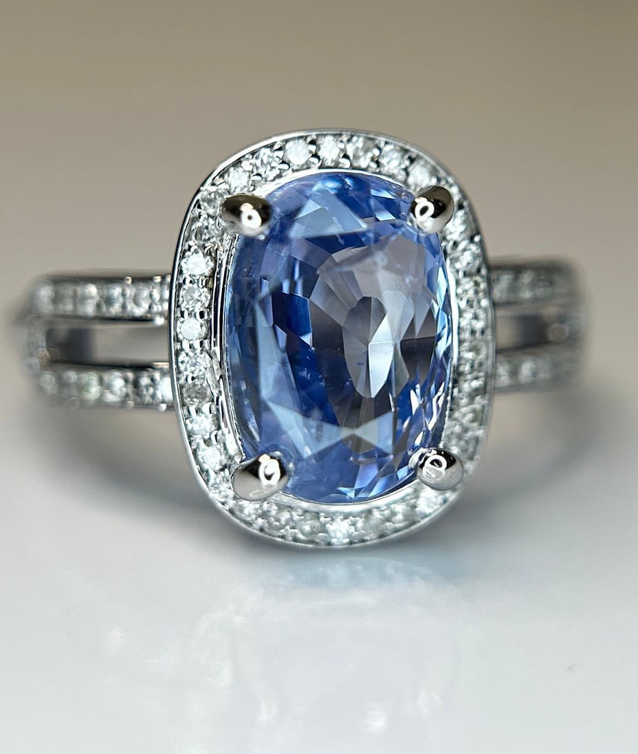 3.55 CT Unheated/Untreated Ceylon Cornflour Blue Sapphire Diamonds & 18k Gold: Title: 3.55 CT Unheated/Untreated Ceylon Cornflour Blue Sapphire Diamonds & 18k Gold Description: Beautiful 3.55 CT Natural Ceylon Blue Sapphire With Natural Diamonds & 18k White