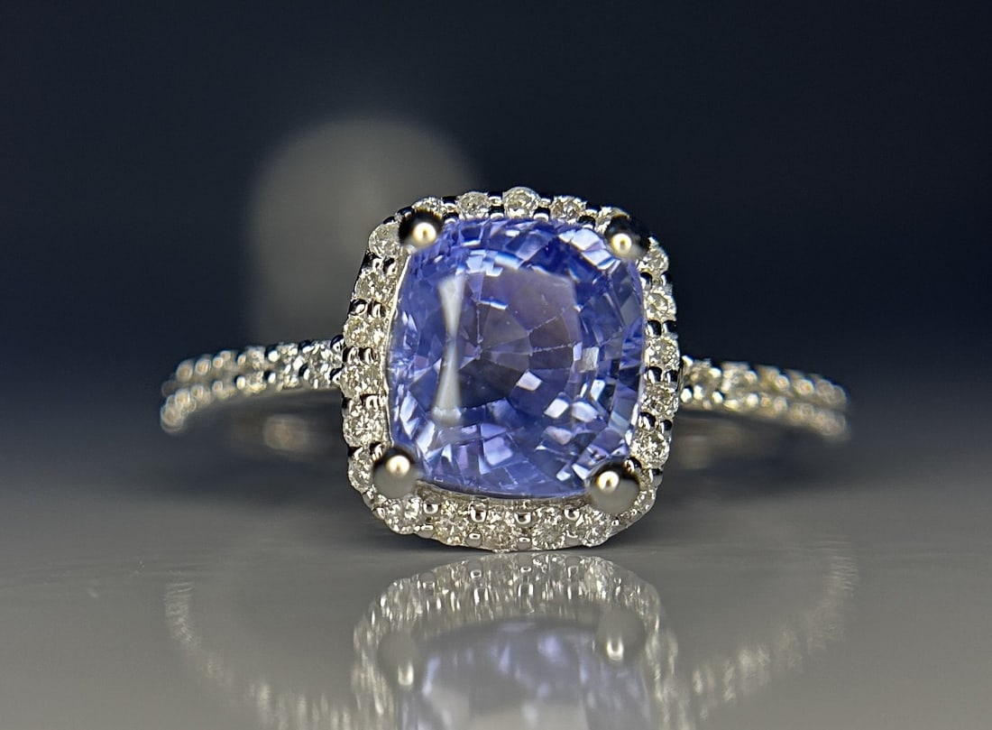 Beautiful 2.79CT Unheated Ceylon Blue Sapphire With Natural Diamonds & 18k Gold: Title: Beautiful 2.79CT Unheated Ceylon Blue Sapphire With Natural Diamonds & 18k Gold Description: Beautiful 2.79CT Unheated Ceylon Blue Sapphire With Natural Diamonds & 18k