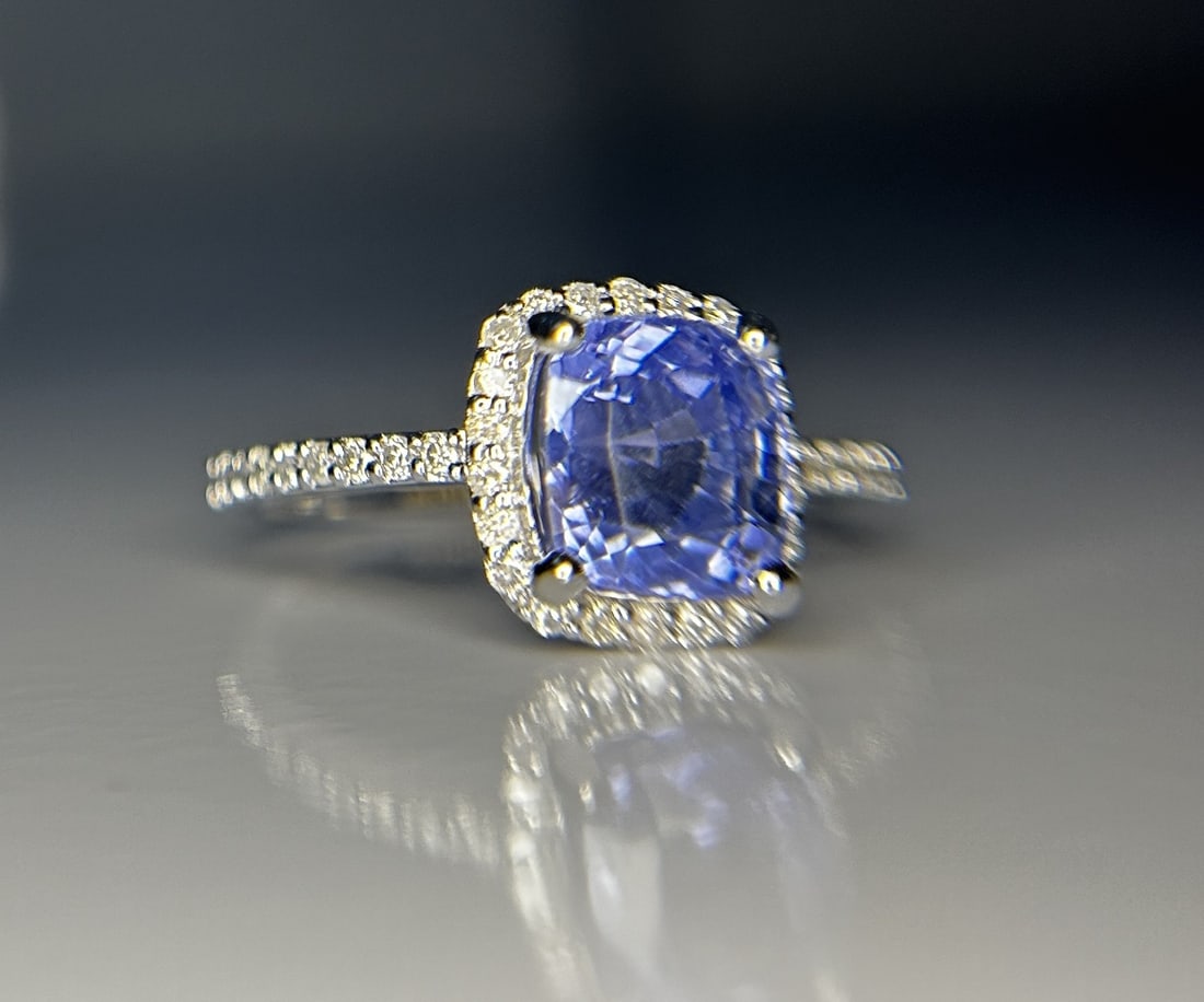 Beautiful 2.79CT Unheated Ceylon Blue Sapphire With Natural Diamonds & 18k Gold - 2