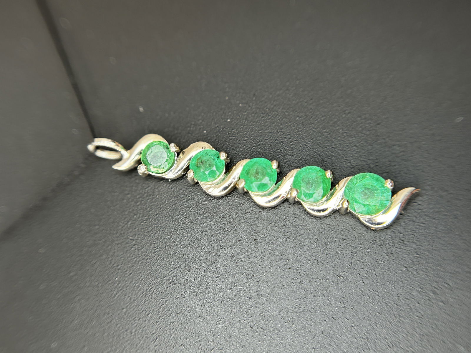 Beautiful 1.17ct Natural Emerald Pendant With Platinum 950 - 3