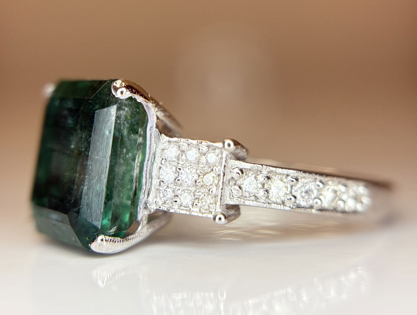 Beautiful 4.49 CT Natural Emerald With Natural Diamonds & 18k Gold - 3