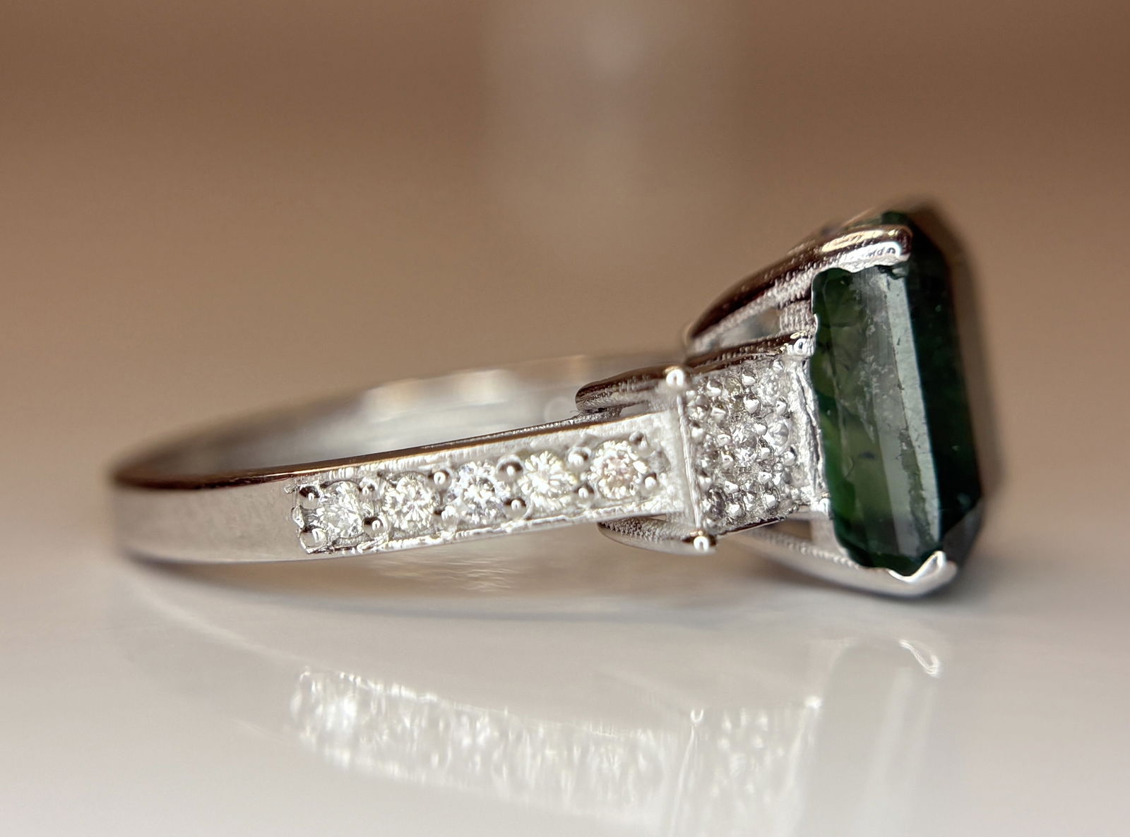 Beautiful 4.49 CT Natural Emerald With Natural Diamonds & 18k Gold - 7