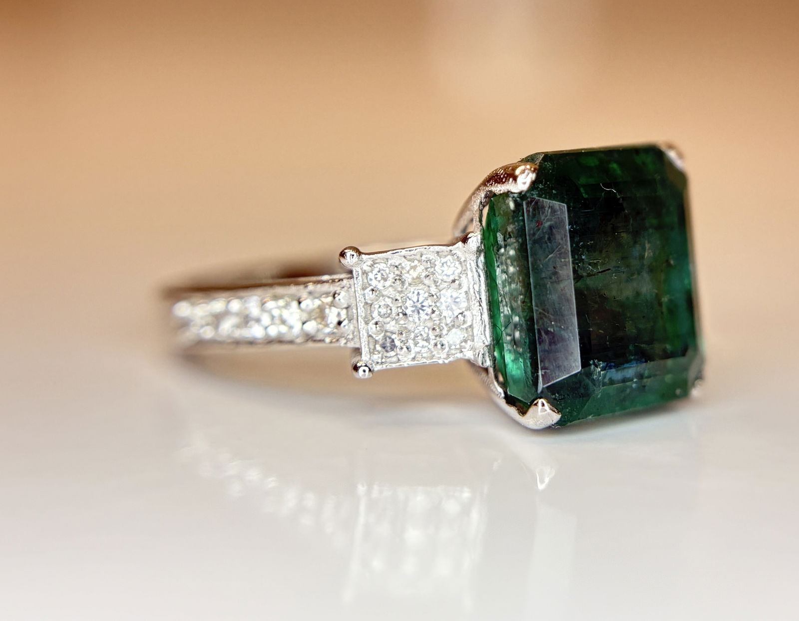 Beautiful 4.49 CT Natural Emerald With Natural Diamonds & 18k Gold - 8