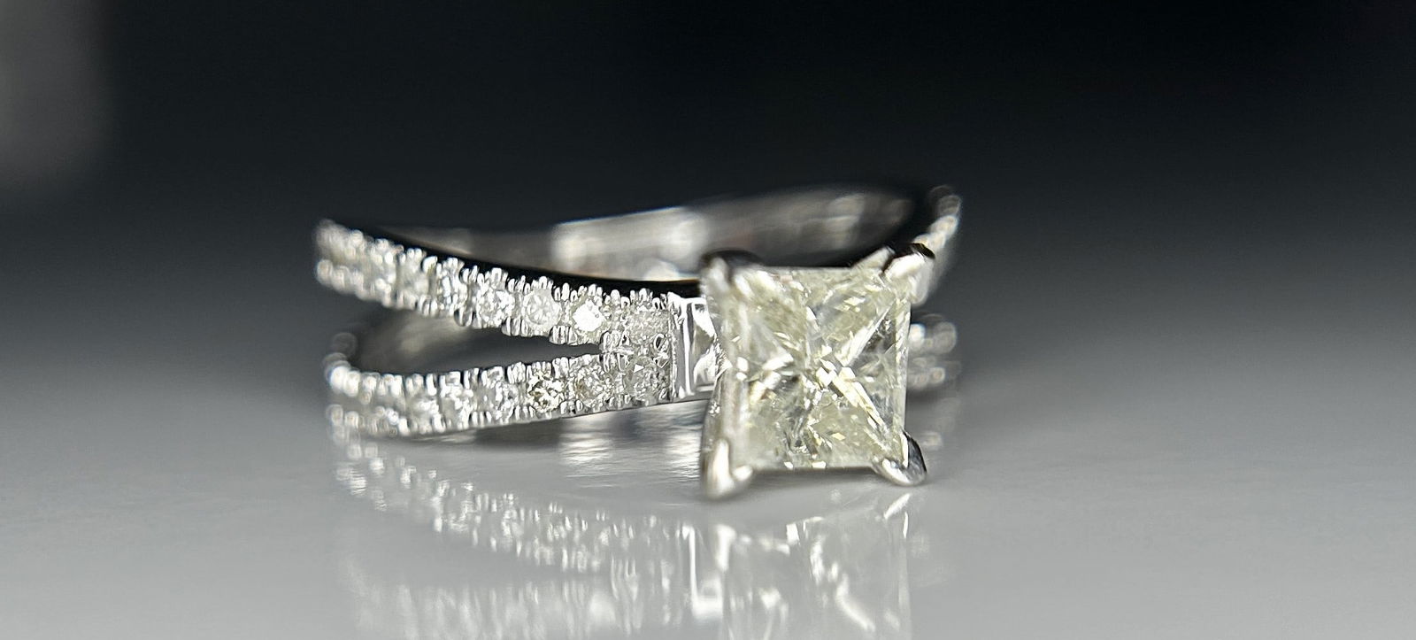 Beautiful 1.17ct Princess Cut Untreated Natural Solitaire Diamond & 18k Gold: Title: Beautiful 1.17ct Princess Cut Untreated Natural Solitaire Diamond & 18k Gold Description: Beautiful 1.17ct Princess Cut Untreated Natural Solitaire Diamond & 18k Gold<