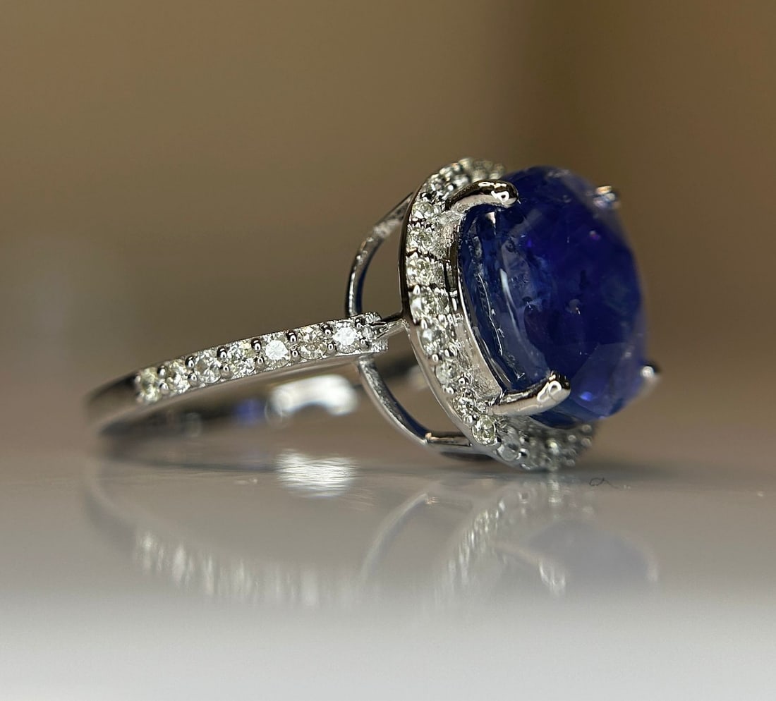 Beautiful 6.62 CT Natural Ceylon Cornflour Blue Sapphire Diamonds & 18k Gold: Title: Beautiful 6.62 CT Natural Ceylon Cornflour Blue Sapphire Diamonds & 18k Gold Description: Beautiful 6.62 ct Natural Ceylon Blue Sapphire With Natural Diamonds & 18k White