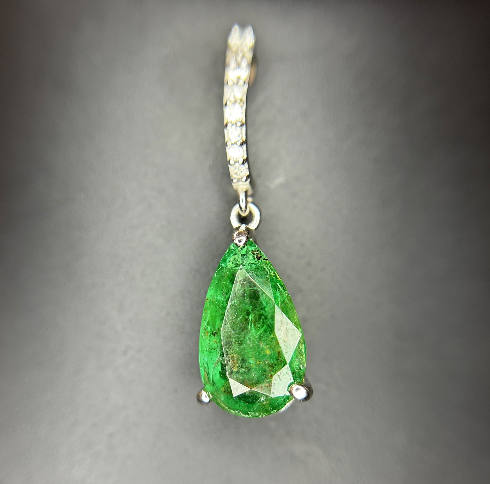 Beautiful 12.27ct Natural Emerald Earrings and Pendant Set With Natural Diamonds & 18k Gold - 11