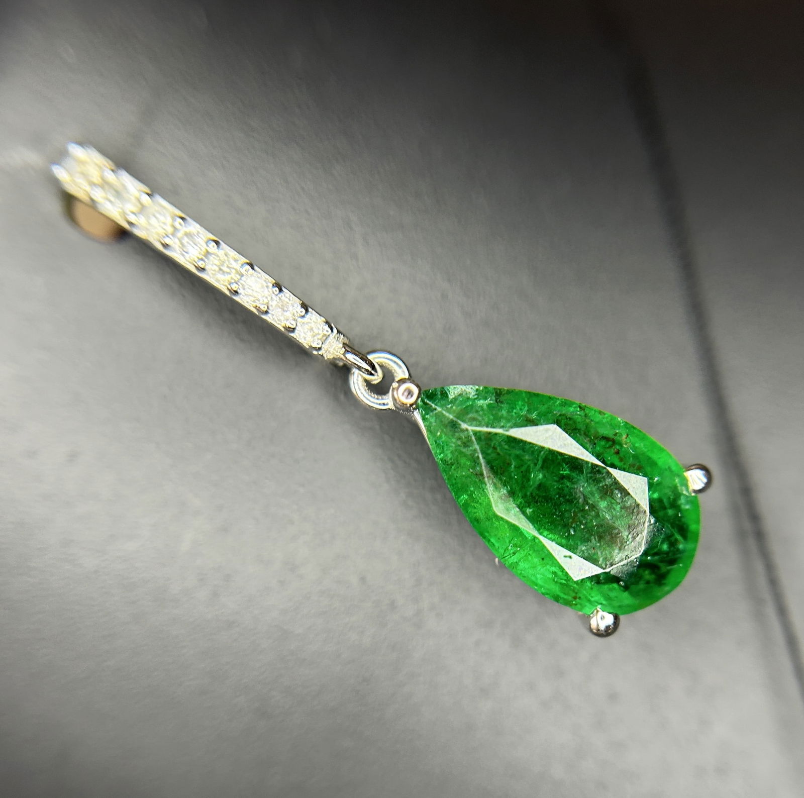 Beautiful 12.27ct Natural Emerald Earrings and Pendant Set With Natural Diamonds & 18k Gold - 13