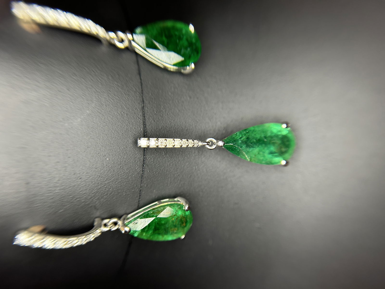 Beautiful 12.27ct Natural Emerald Earrings and Pendant Set With Natural Diamonds & 18k Gold - 2