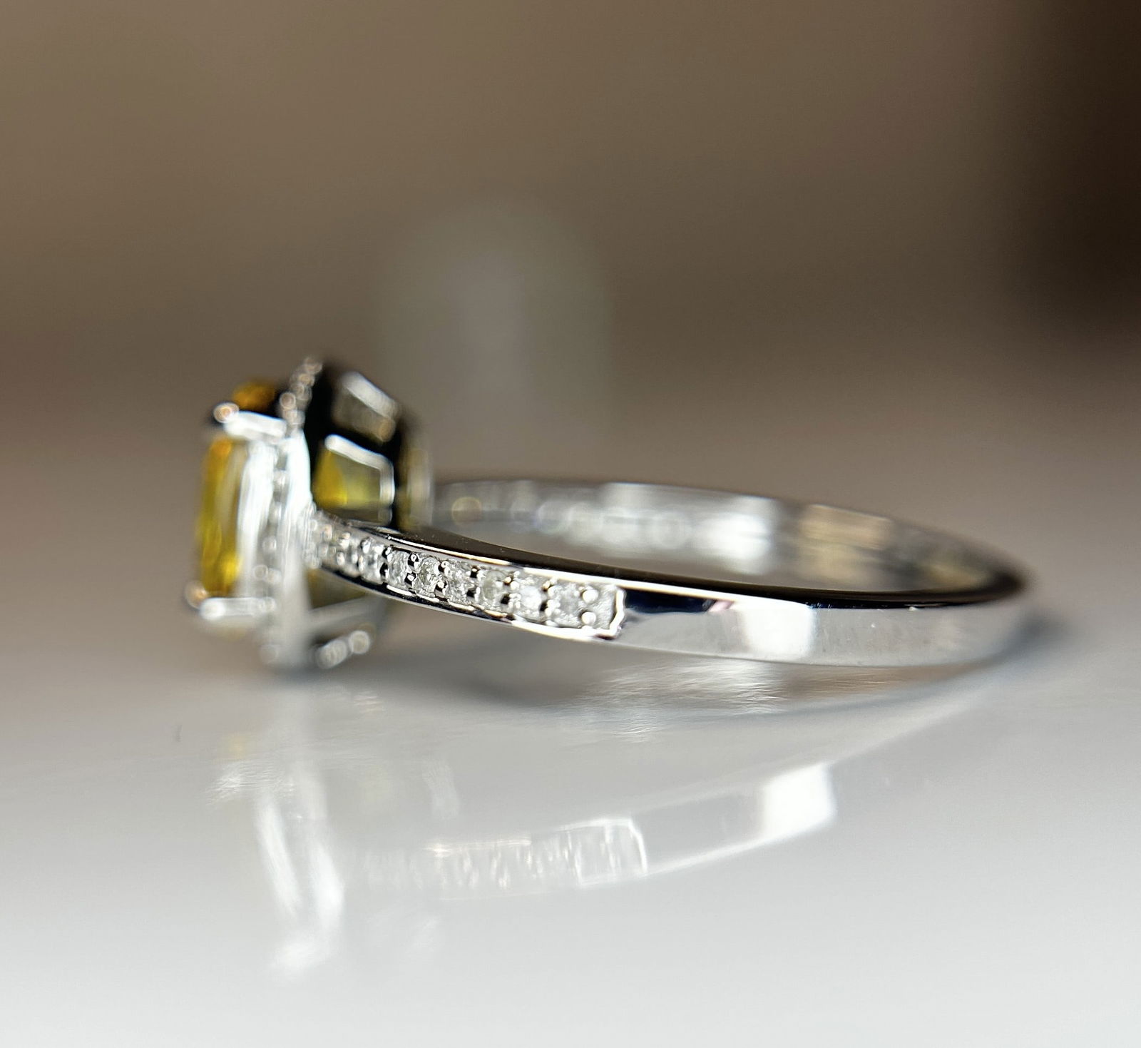 Beautiful 1.93 CT Unheated Bangkok Yellow Sapphire With Natural Diamonds & 18k Gold - 3