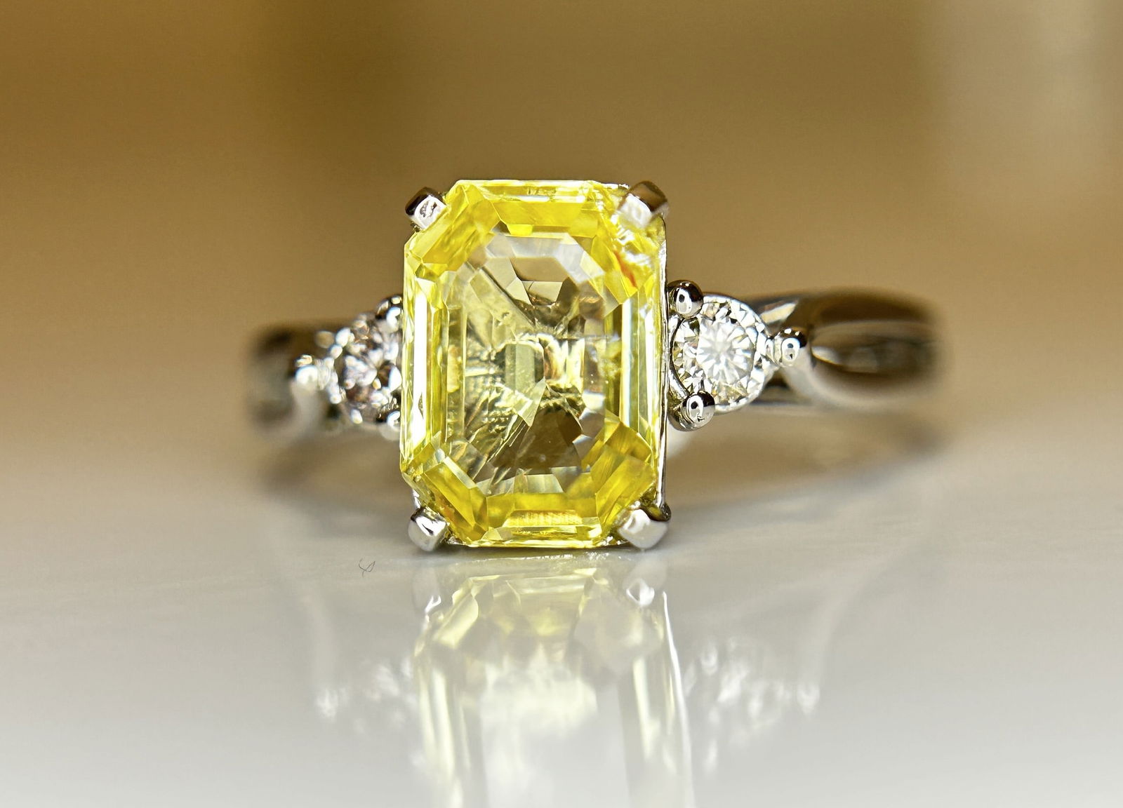 Beautiful 2.40ct Unheated Untreated Natural Ceylon Yellow Sapphire Diamonds & 950 Platinum: Title: Beautiful 2.40ct Unheated Untreated Natural Ceylon Yellow Sapphire Diamonds & 950 Platinum Description: Beautiful 2.40ct Unheated Untreated Natural Ceylon Yellow Sapphire