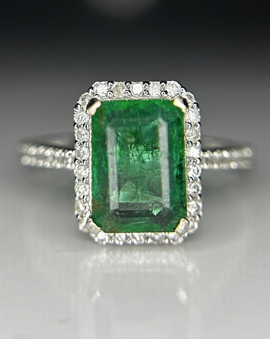 Beautiful 2.67ct Natural Columbian Emerald With Natural Diamonds & 18k Gold: Title: Beautiful 2.67ct Natural Columbian Emerald With Natural Diamonds & 18k Gold Description: Beautiful 2.67ct Natural Columbian Emerald With Natural Diamonds & 18k Gold Description: