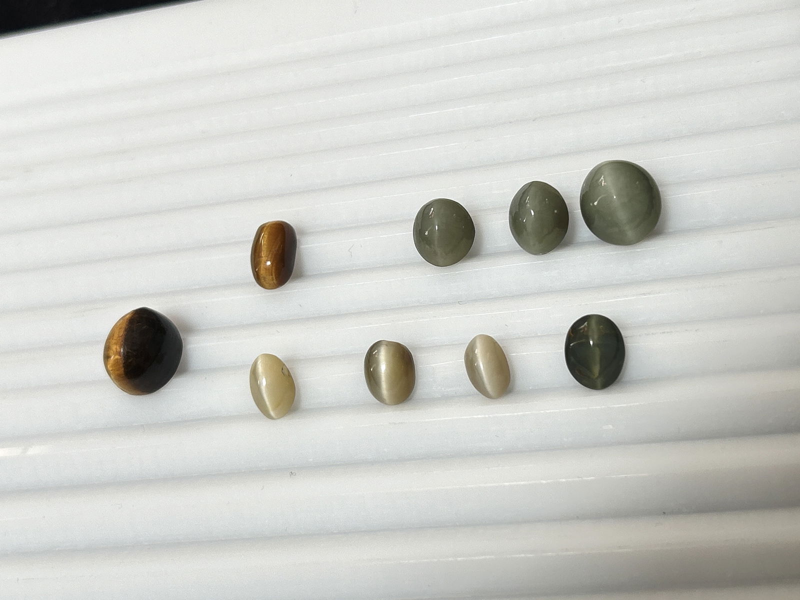 31.05ct Natural Catseye: Title: 31.05ct Natural Catseye Description: 31.05ct Natural Catseye Ideal for rings, necklaces, earrings and bracelets Postage cost via Royal Mail next day delivery - £20 