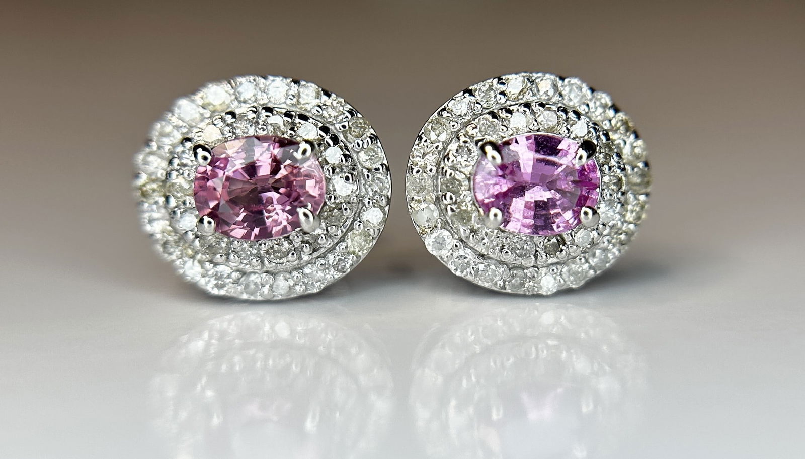 Beautiful 0.75 CT Unheated Ceylon Pink Sapphire With Natural Diamonds & 18k Gold - 2