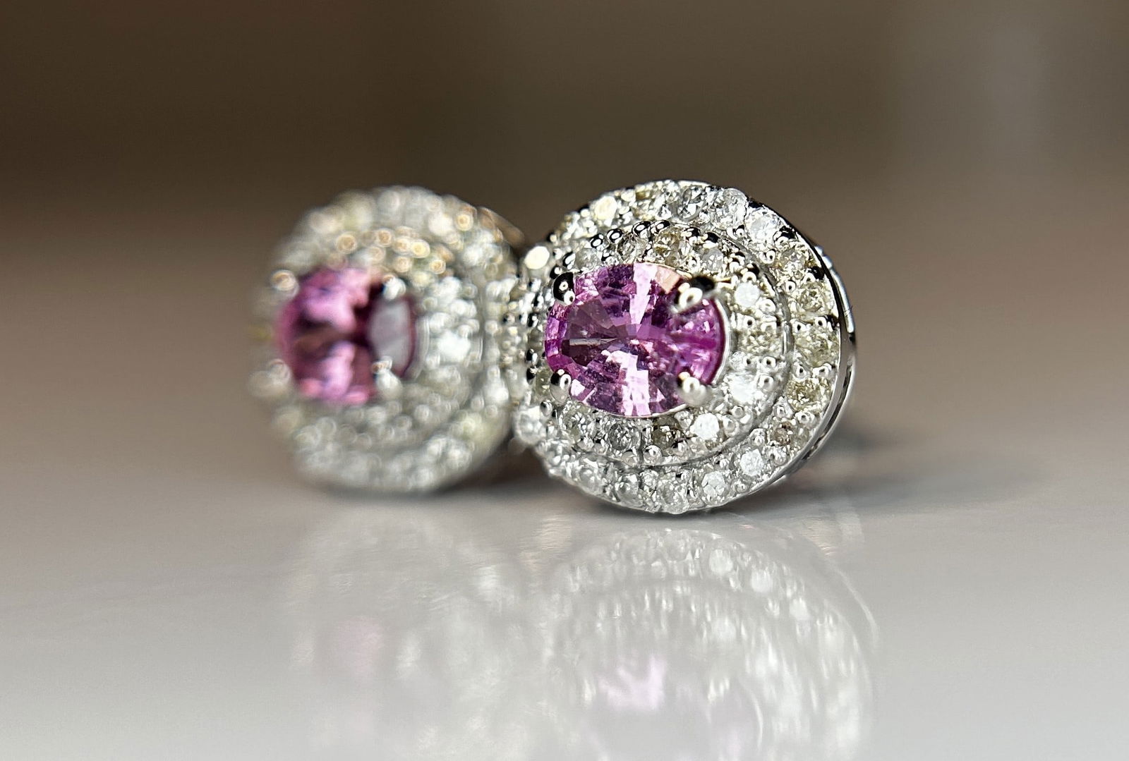 Beautiful 0.75 CT Unheated Ceylon Pink Sapphire With Natural Diamonds & 18k Gold - 4