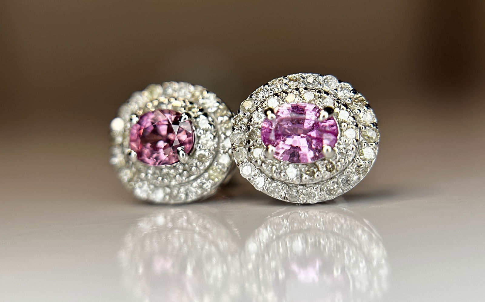 Beautiful 0.75 CT Unheated Ceylon Pink Sapphire With Natural Diamonds & 18k Gold - 5