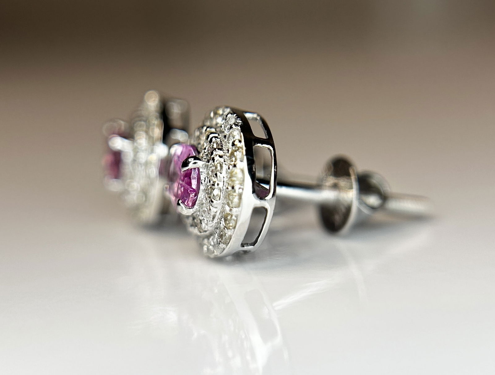 Beautiful 0.75 CT Unheated Ceylon Pink Sapphire With Natural Diamonds & 18k Gold - 7