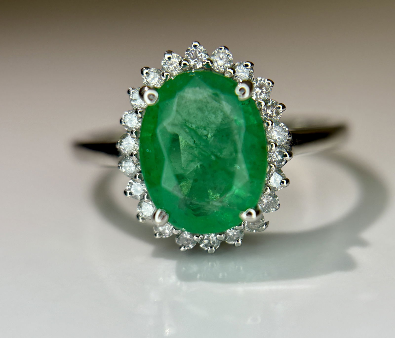Beautiful 2.30 CT Natural Emerald Ring With Natural Diamonds & Platinum 950 (1 of 11)