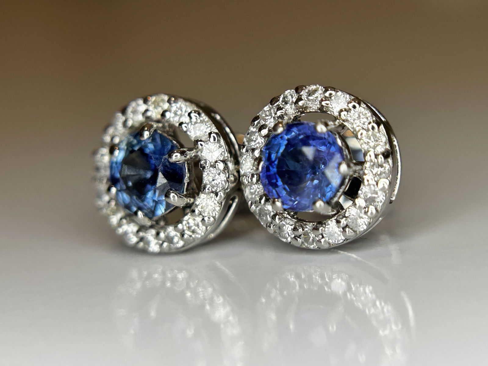 Beautiful 1.05ct Natural Unheated Blue Sapphire Earrings With Diamonds & Platinum - 4