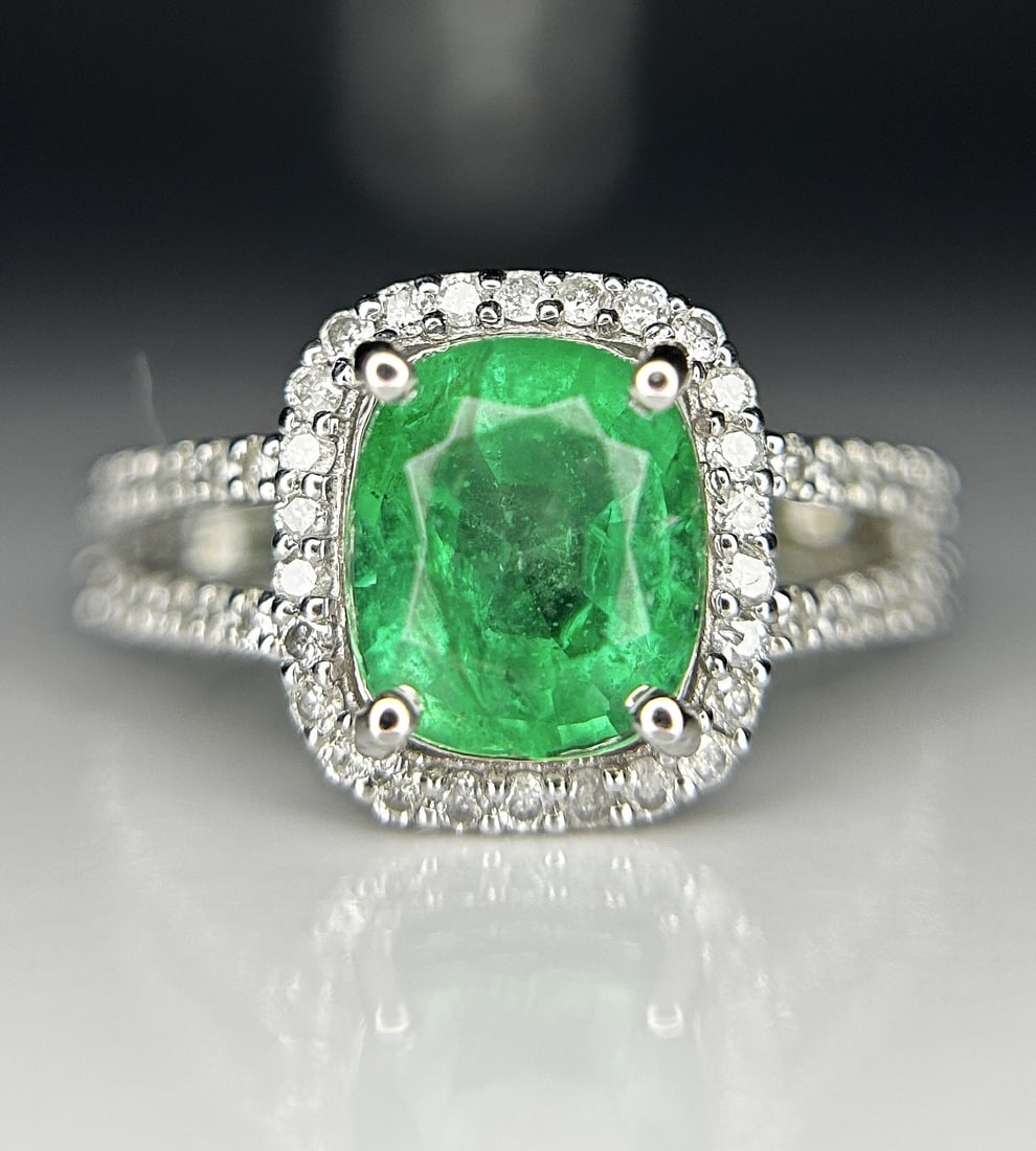 Beautiful 1.64 ct Natural Emerald With Natural Diamonds & 18k Gold (1 of 8)