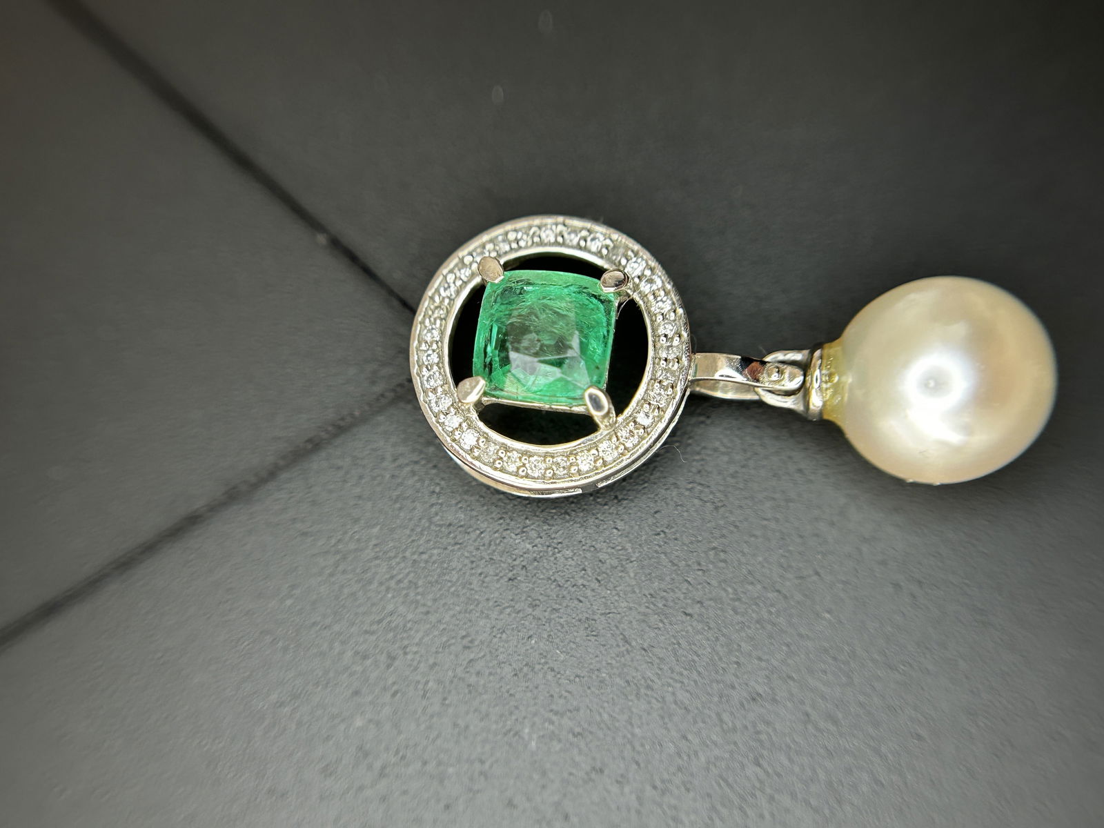 Beautiful 5.55CT South Sea Pearl, 1.14ct Emerald, Diamonds & 950 Platinum Pendant - 2