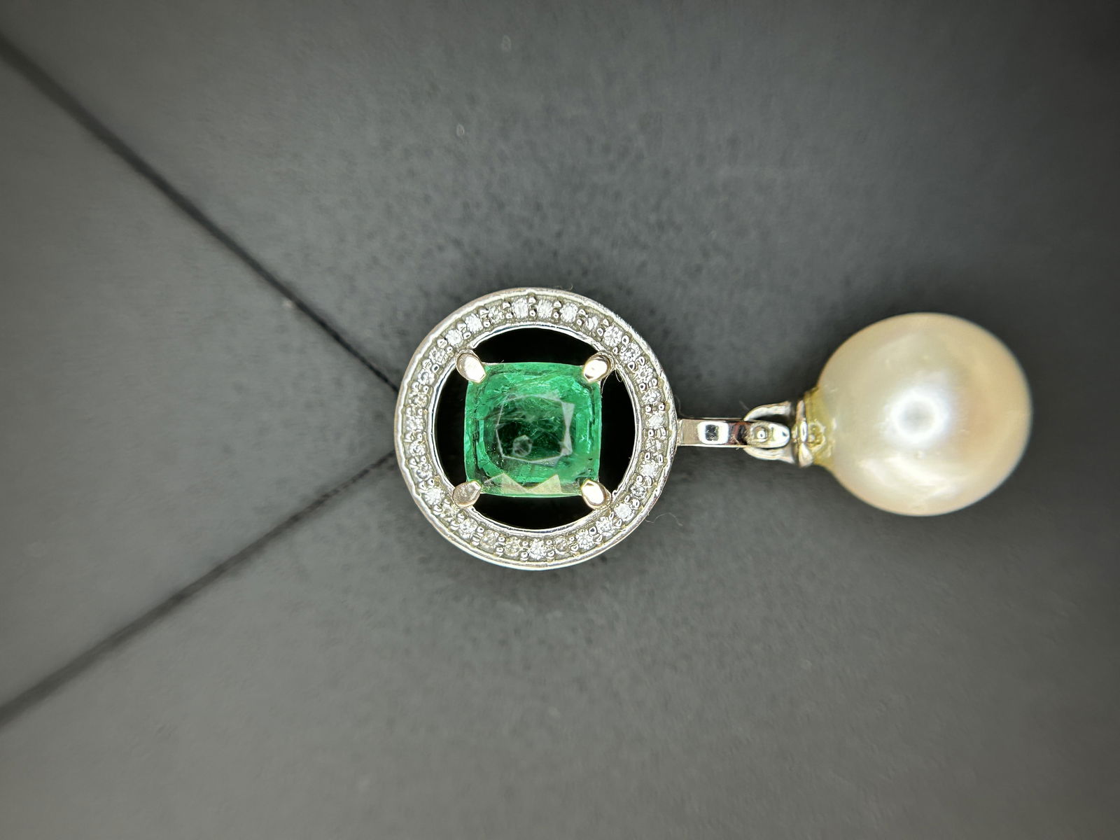 Beautiful 5.55CT South Sea Pearl, 1.14ct Emerald, Diamonds & 950 Platinum Pendant - 3