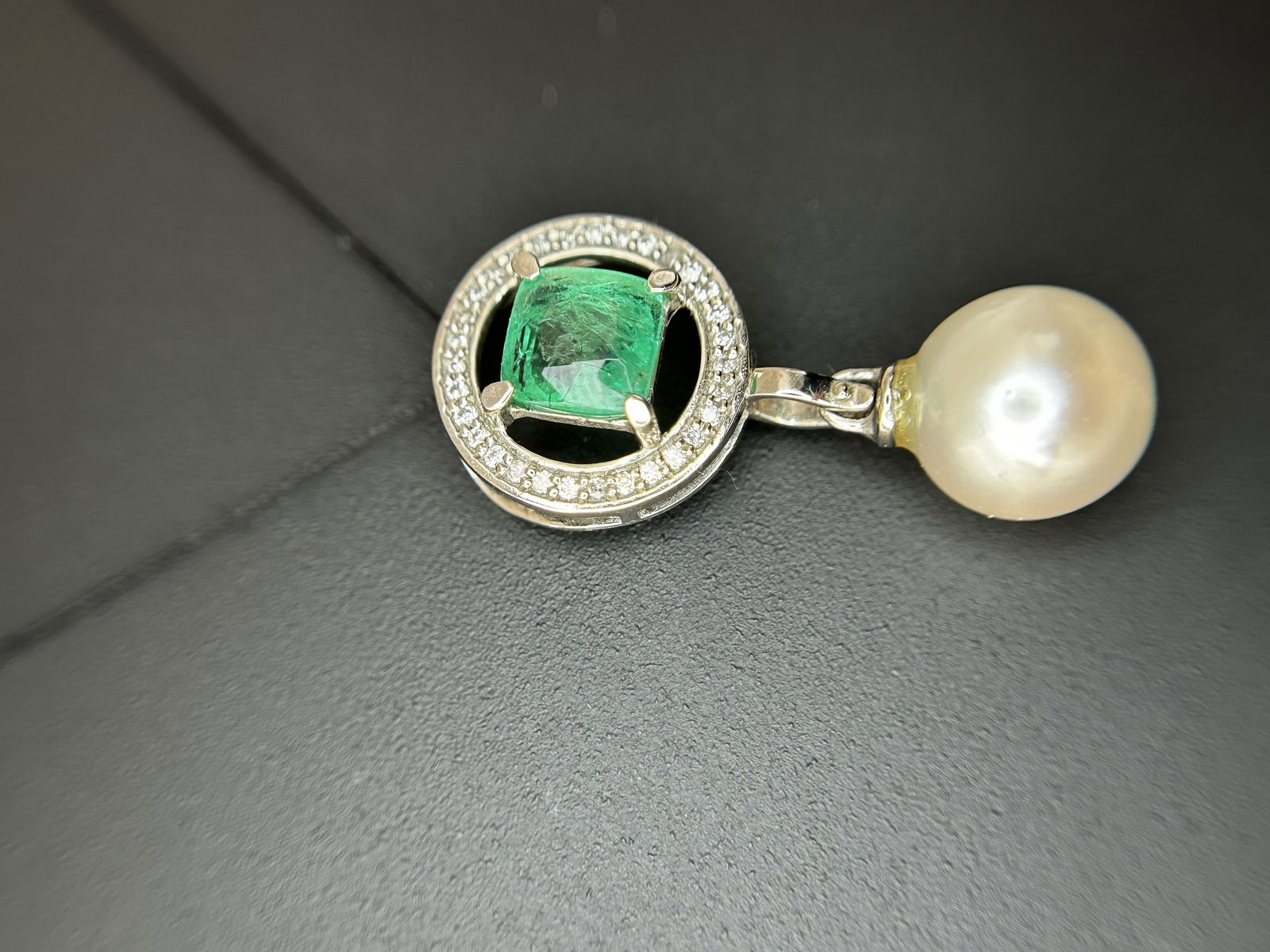 Beautiful 5.55CT South Sea Pearl, 1.14ct Emerald, Diamonds & 950 Platinum Pendant - 5