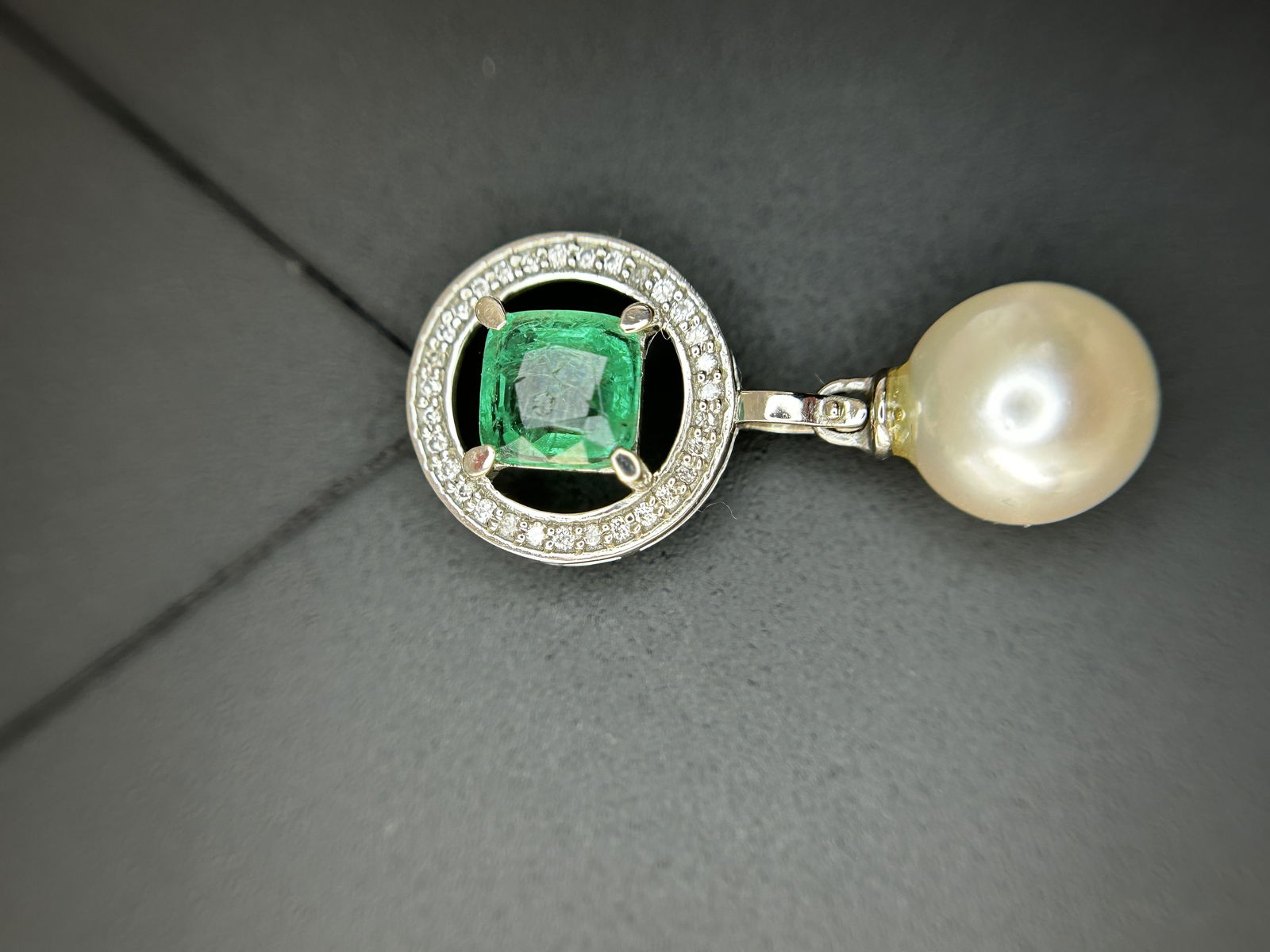 Beautiful 5.55CT South Sea Pearl, 1.14ct Emerald, Diamonds & 950 Platinum Pendant - 6