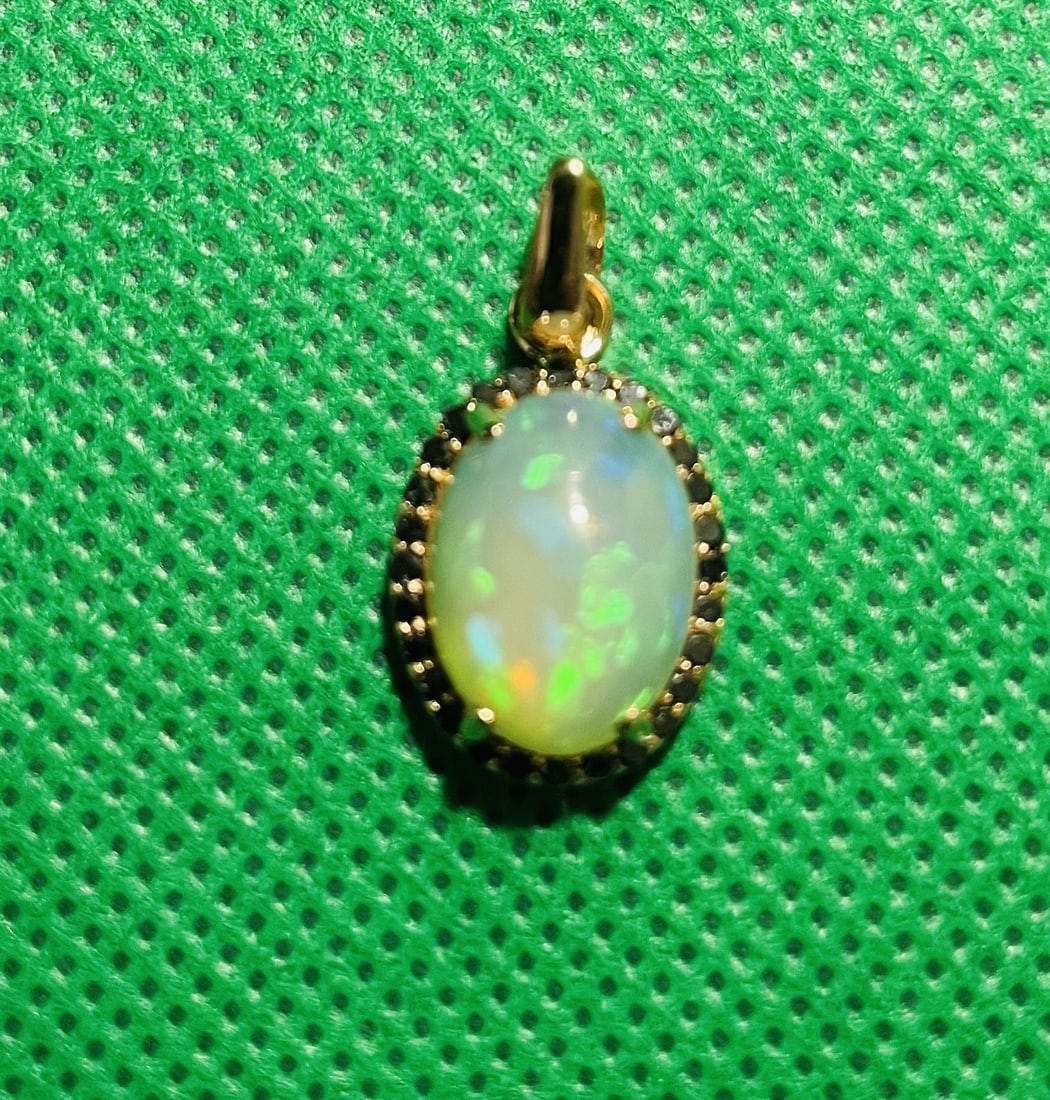 Beautiful Natural 3.60 Opal Pendant Black Diamonds & 18k Rose Gold: Title: Beautiful Natural 3.60 Opal Pendant Black Diamonds & 18k Rose Gold Description: Beautiful Natural 3.60ct Opal Pendant & 0.28 Black Diamonds & 18k White Gold. Lo