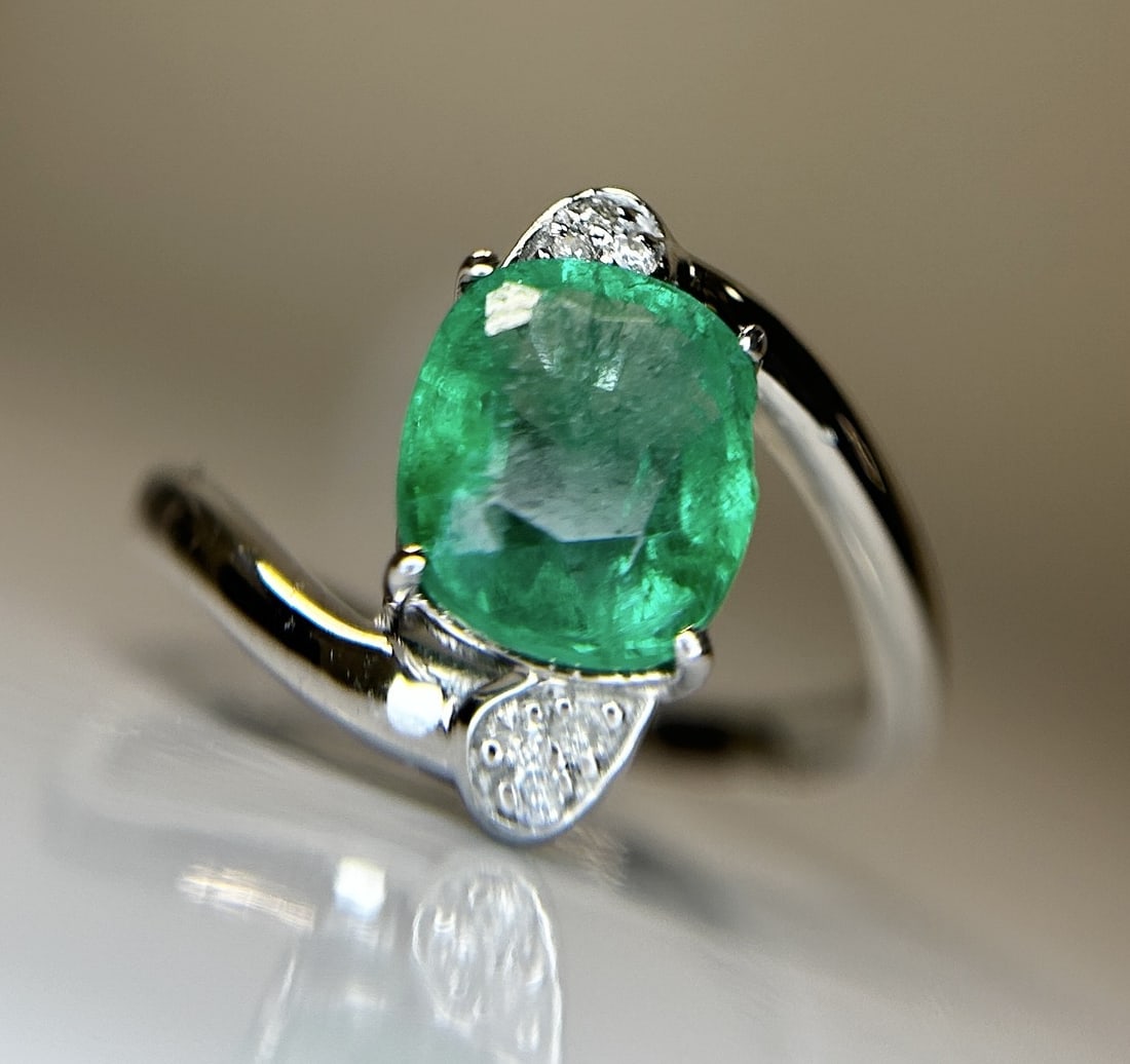 Beautiful Natural Emerald 2.19 Ct With Natural Diamonds & 18k Gold - 7