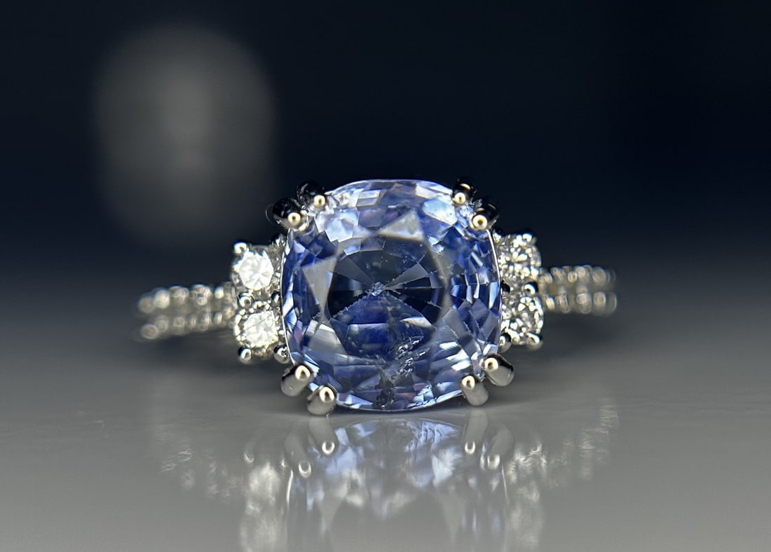 Beautiful 3.71CT Unheated Ceylon Blue Sapphire With Natural Diamonds & 18k Gold - 3