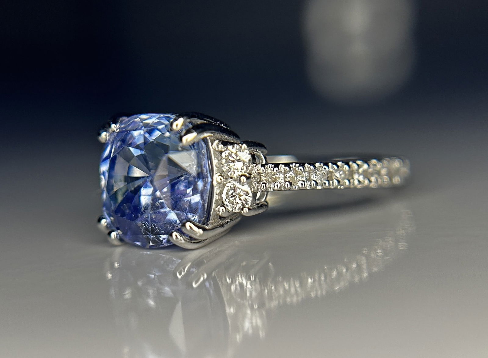Beautiful 3.71CT Unheated Ceylon Blue Sapphire With Natural Diamonds & 18k Gold - 4