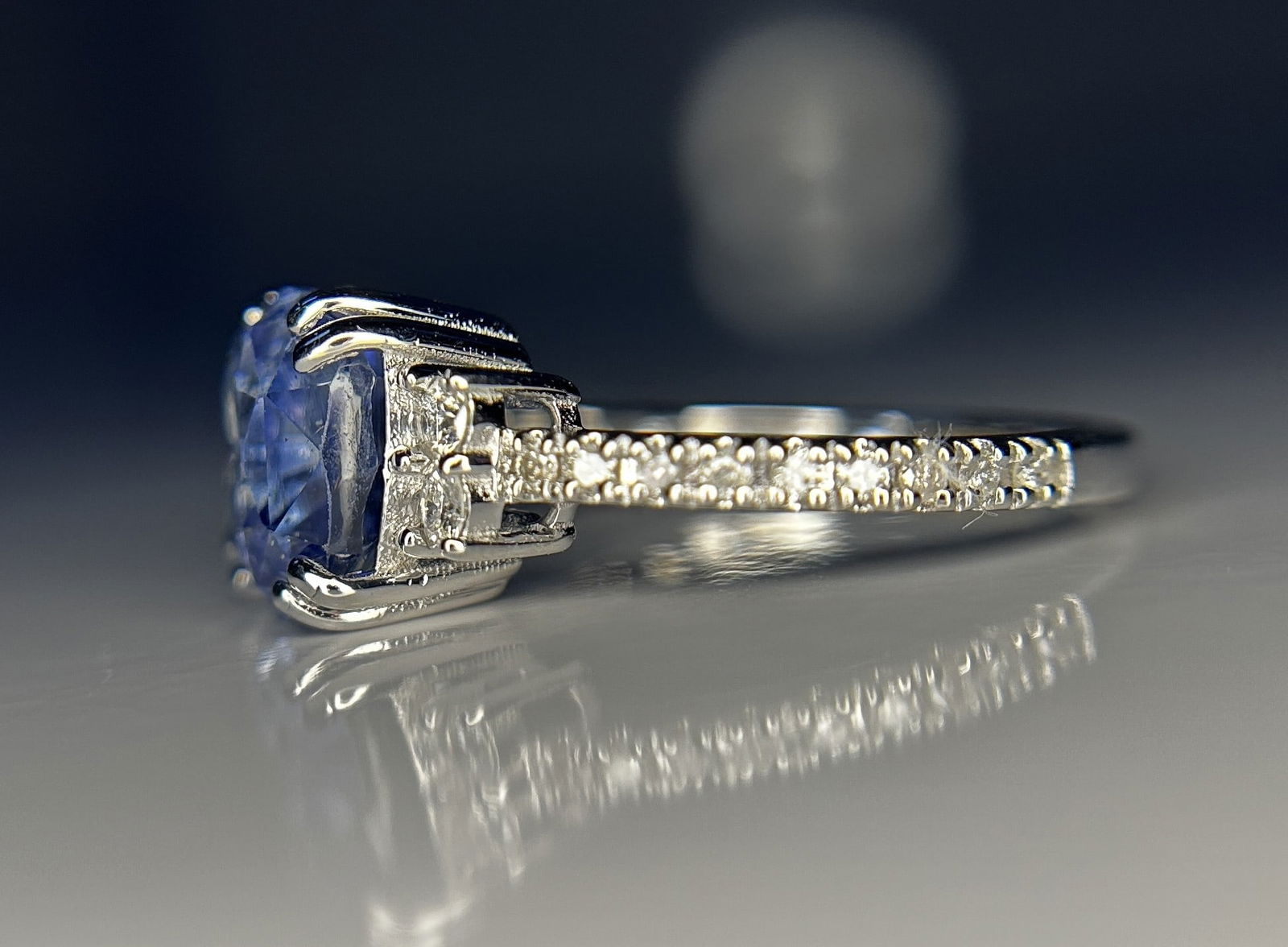 Beautiful 3.71CT Unheated Ceylon Blue Sapphire With Natural Diamonds & 18k Gold - 5