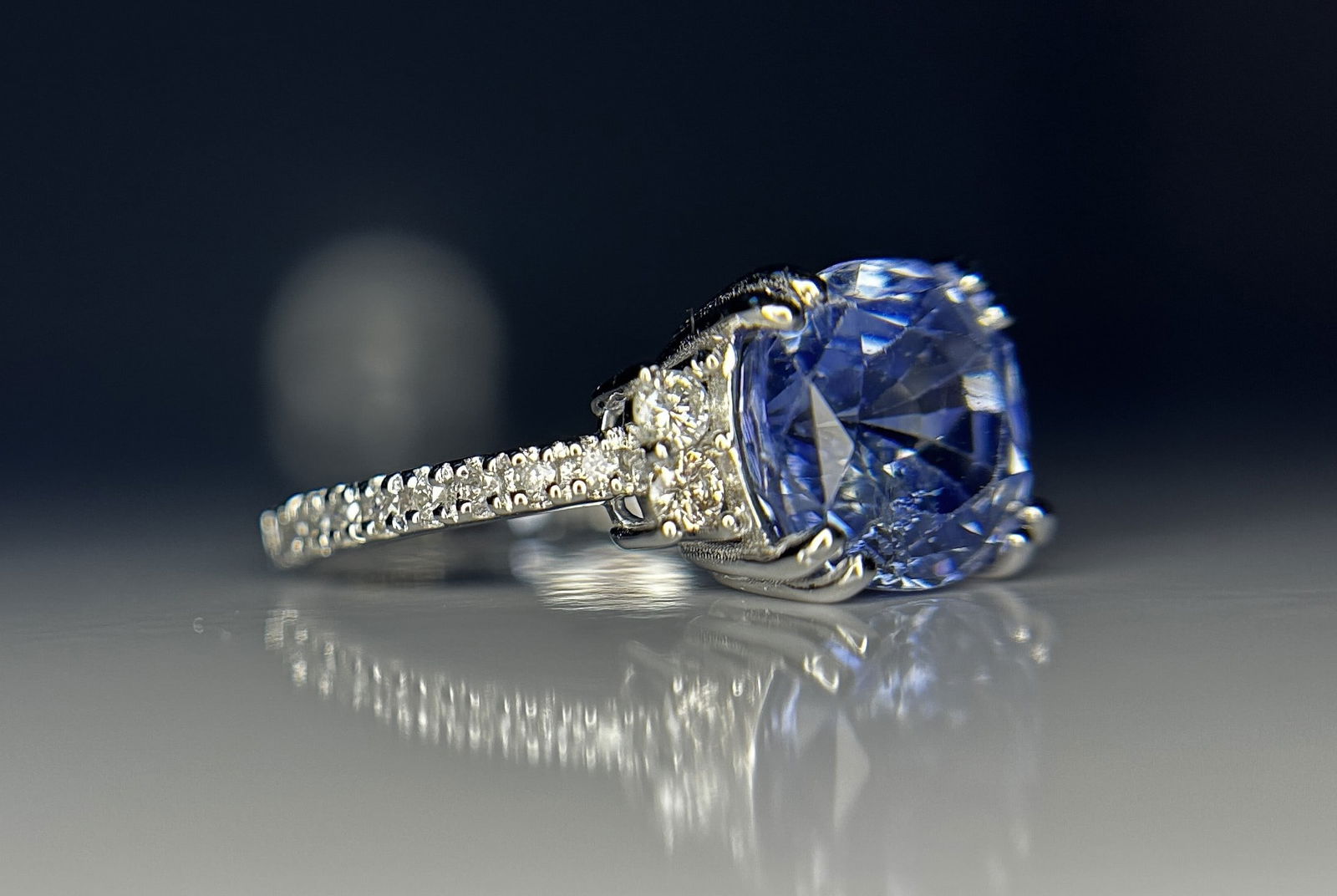 Beautiful 3.71CT Unheated Ceylon Blue Sapphire With Natural Diamonds & 18k Gold - 9