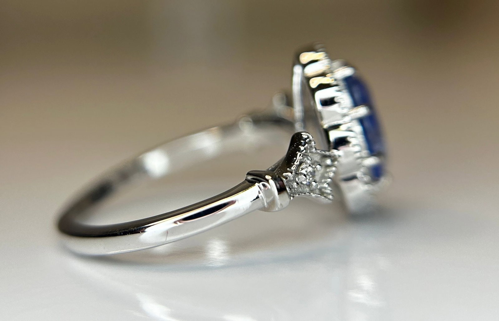 Beautiful 1.74 CT Natural Ceylon Blue Sapphire Diamonds & 18k Gold - 3