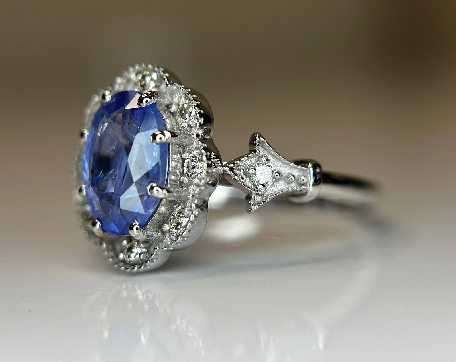 Beautiful 1.74 CT Natural Ceylon Blue Sapphire Diamonds & 18k Gold - 7