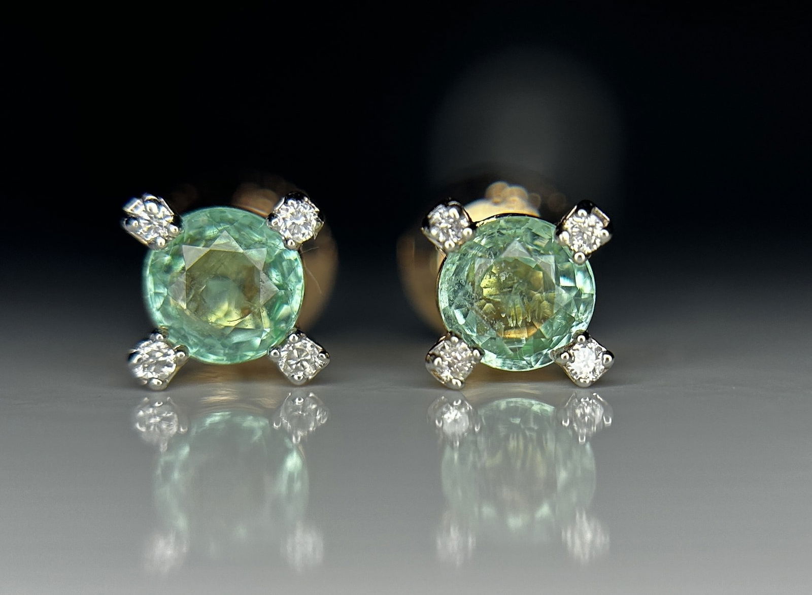 Beautiful 0.70 ct Natural Emerald Earrings With Natural Diamonds & 18k Gold (1 of 10)